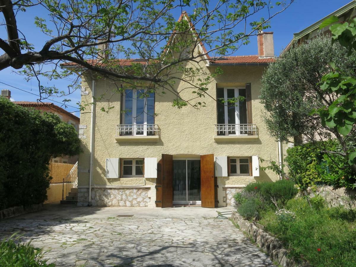 Maison Avec Jardin Sur Une Colline *